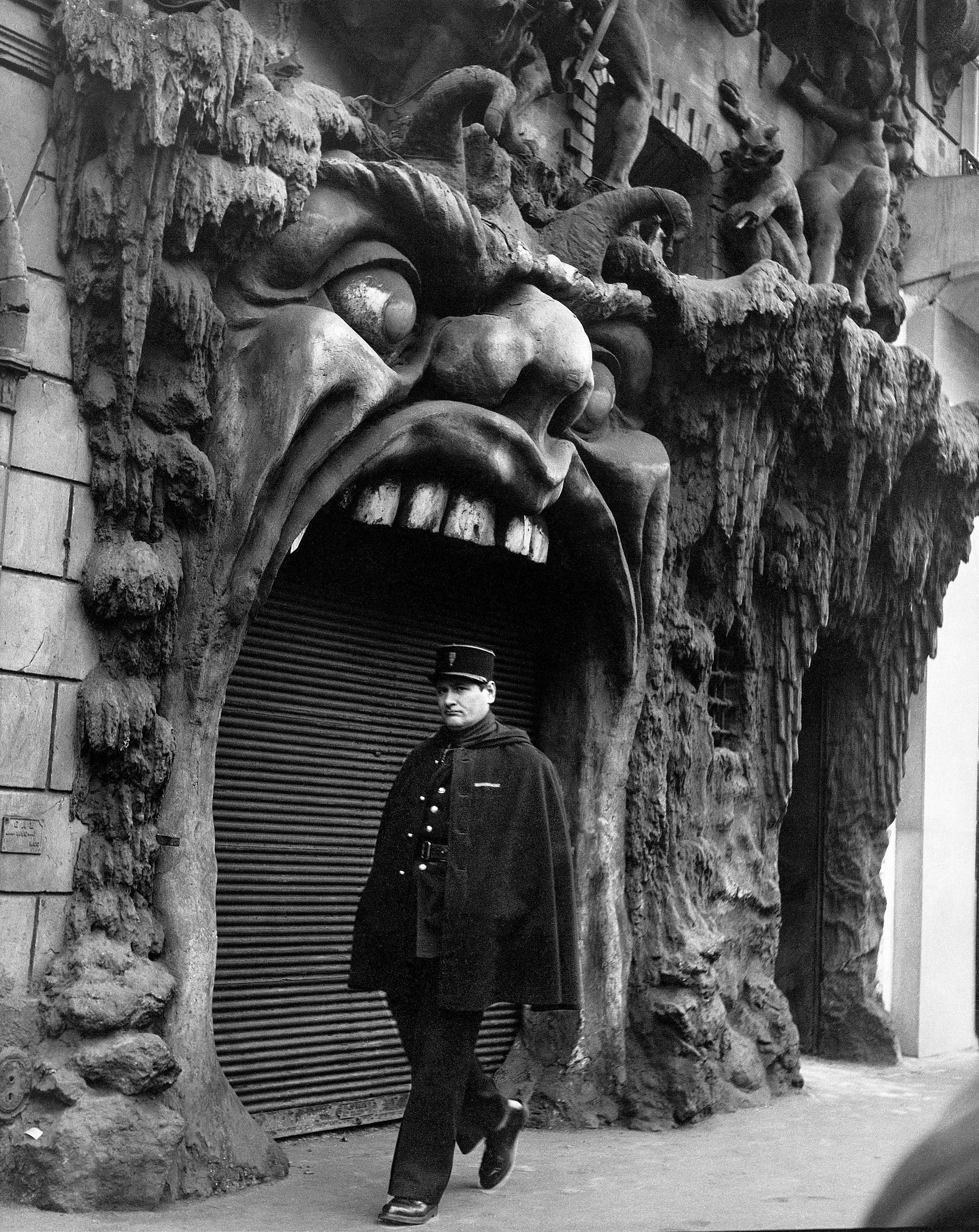 2_Robert Doisneau_L’enfer, Paris 1952